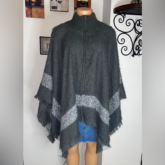 EUC Gray poncho Cape with zipper, great for chilly weather turtleneck ONE SIZE - Picture 9 of 16
